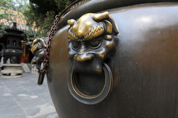 The animal head is decorated in the temple courtyard, Beijing