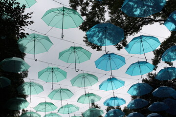 Obraz na płótnie Canvas umbrellas in the city
