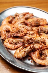 Obraz na płótnie Canvas shrimp in garlic and oil