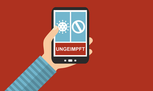Person zeigt Impfstatus auf dem Smartphone: Status ungeimpft