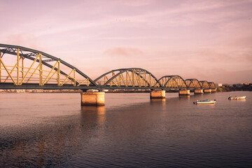 Fototapeta na wymiar sunset on train bridge