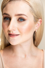 Obraz premium Perfect blonde woman close up fashion portrait