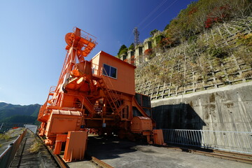 ダム建設資材運搬用重機　クロベノエキ