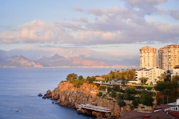 Obraz premium Beautiful landscape with city on the seashore. Antalya, Turkey.