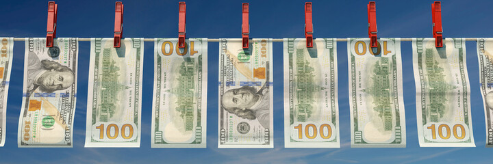 100 US-Dollarnoten an Wäscheleine
