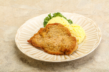 Crispy chicken schnitzel with mashed potato