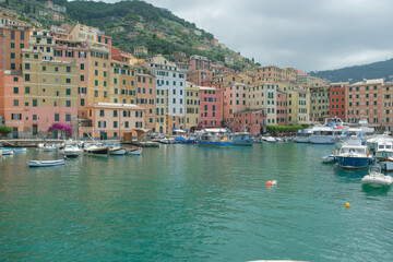 Il porto della cittadina di Camogli in Liguria.
