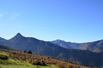 Obraz premium El mirador de la Collada, Asturias, España. Con preciosas vistas de los Picos de Europa.
