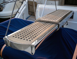 Retractable ship gangway on a yacht