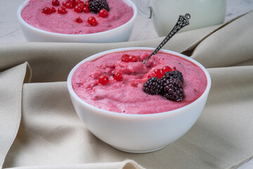 Two bowls with semolina mousse with berries.