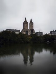 Obraz premium castle and lake in the morning