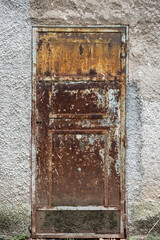 Porte en métal rouillé ancienne