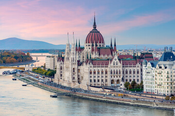 Fototapeta na wymiar Hungarian parliament and Danube river at sunset, Budapest, Hungary