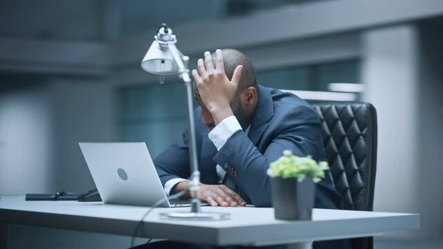 360 Degree Office: Businessman Sitting at His Desk Works on Laptop, Loses on Stock Market Emotionally Reacts, Disappointed. Business Entrepreneur in a Suit Suffers Bad Market Crash. Tracking Around