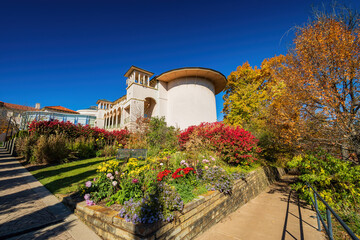 Naklejka premium Beautiful fall color in the famous Philbrook Museum of Art