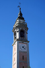 Fototapeta na wymiar Lago Maggiore Kirchturm Santa Maria Lascente in Arona Hochformat 