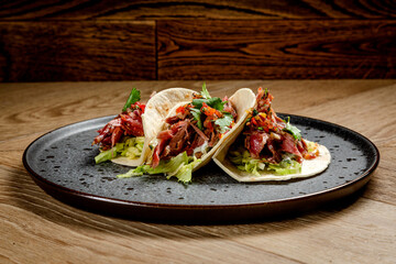 tacos with smoked beef, vegetables and white sauce