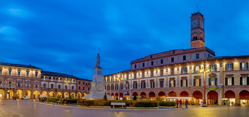 Forlí - The piazza Aurelio Saffi square with the his memorial at dusk.