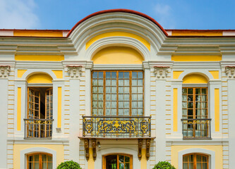 Obraz premium A fragment of the wall of an old house.