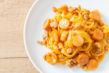 spaghetti pasta sausage and minced pork