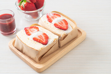 pancake sandwich strawberry fresh cream