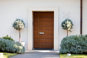 Entrance doors