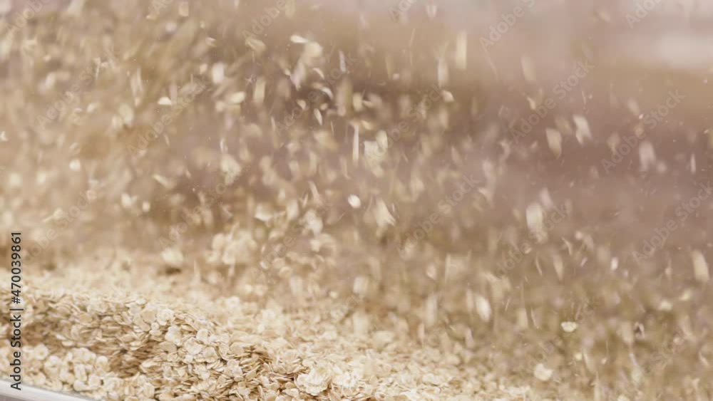 Aufkleber rolled oats are drying after several processing steps.
