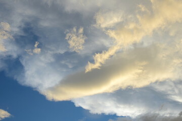 Wolkenschauspiel am Abendhimmel - Sonnenuntergang 