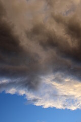 Wolkenschauspiel am Abendhimmel - Regenwolken - Gewitterwolken	