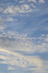 Fototapeta na wymiar Faszinierende Wolkenlandschaft am Himmel 