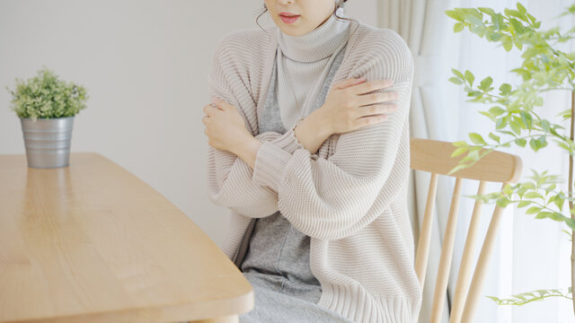 寒がる冷え性のミドル女性