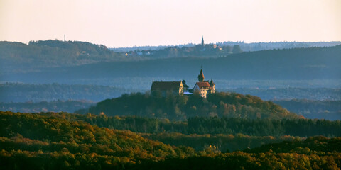 Fototapeta na wymiar Heldburg Castle seen from Hildburghausen Bismarck Tower