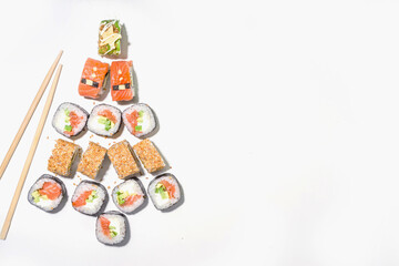 Christmas sushi set with funny decorated rolls like Xmas symbols – santa, deer, snowman, fir tree, Christmas sushi bar menu, festive delivery mock-up © ricka_kinamoto