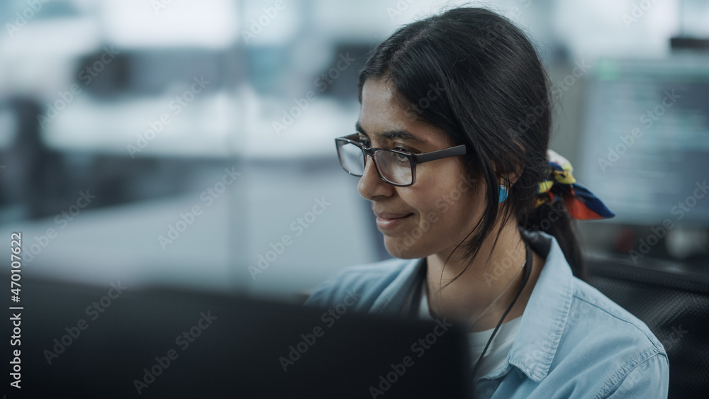 Leinwandbilder diverse office: portrait of beautiful indian it programmer working on desktop computer. female speci