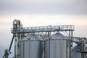 Obraz premium Close-up on steel grain silo in the fields. Photo taken in natural lighting, soft light