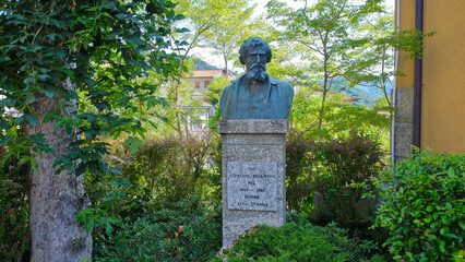 Il busto del pittore Giovanni Segantini a Caglio, in provincia di Como.