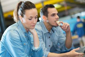 woman and male coleague having lunch break