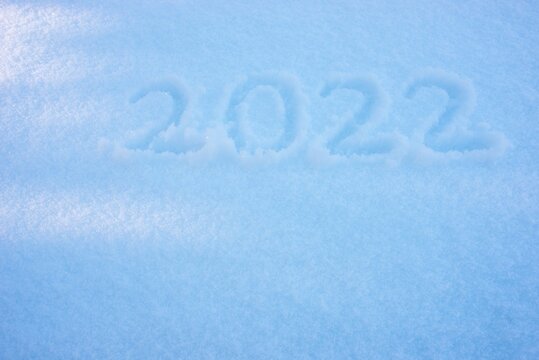 Schriftzug 2022 im Schnee