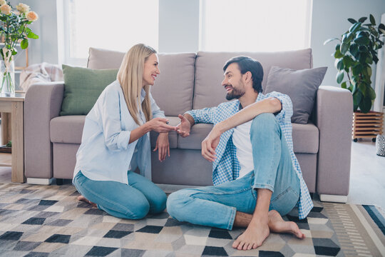 Full Length Profile Side Photo Of Young Couple Communicate Dialog Quarantine Sit Floor Apartment Indoors