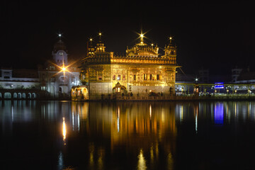 Fototapeta na wymiar Golden Temple in Amritsar India reflected on water