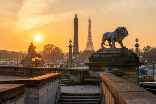 Sunset seen from Place de la Concorde with Eiffel Tower in the background, Paris, France