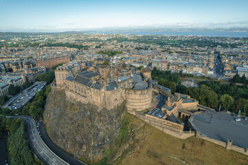 Fototapeta premium Sunlight breathtaking view of the Georgian architecture of Edinburgh Scotland. Despite a tourist hot spot, Edinburgh manages to preserve its old architecture while still embracing its modern buildings