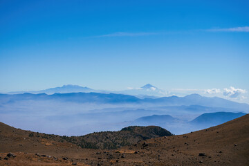 Fototapeta na wymiar Iztaccihuatl and Popocatepetl volcano seen from the nevado de toluca volcano