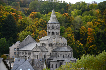 La basilique Notre-Dame d’Orcival, Puy de Dôme, Auvergne-Rhône-Alpes, France
