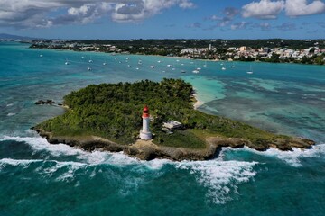 Vue aérienne du phare de l'ilet du Gosier en Guadeloupe © Renaud