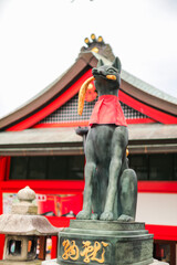 Fox statue at the Fushimi inari taisha shrine