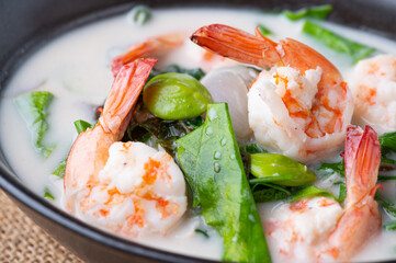 Phak Lieng Tom Kati Goong , Melindjo leaves in coconut milk soup with prawn