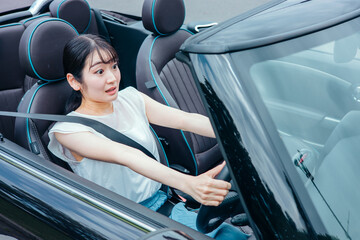 急ブレーキをかける女性
