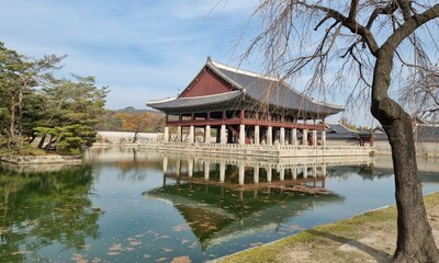 Fototapeta premium The beauty of an old palace in Korea
