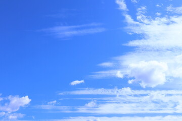 流れる雲が美しい空